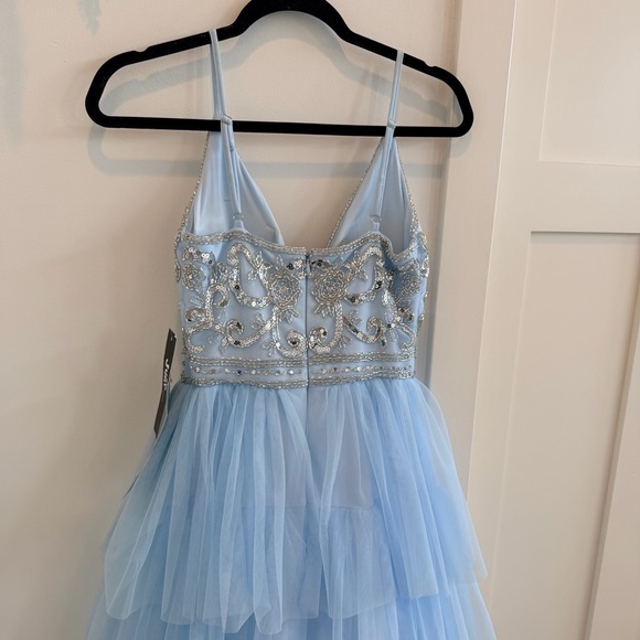 Jump Apparel NWT Beaded V-Neck Bodice Ruffle Tulle Gown Light Blue Size 1/2 New - Picture 8 of 15